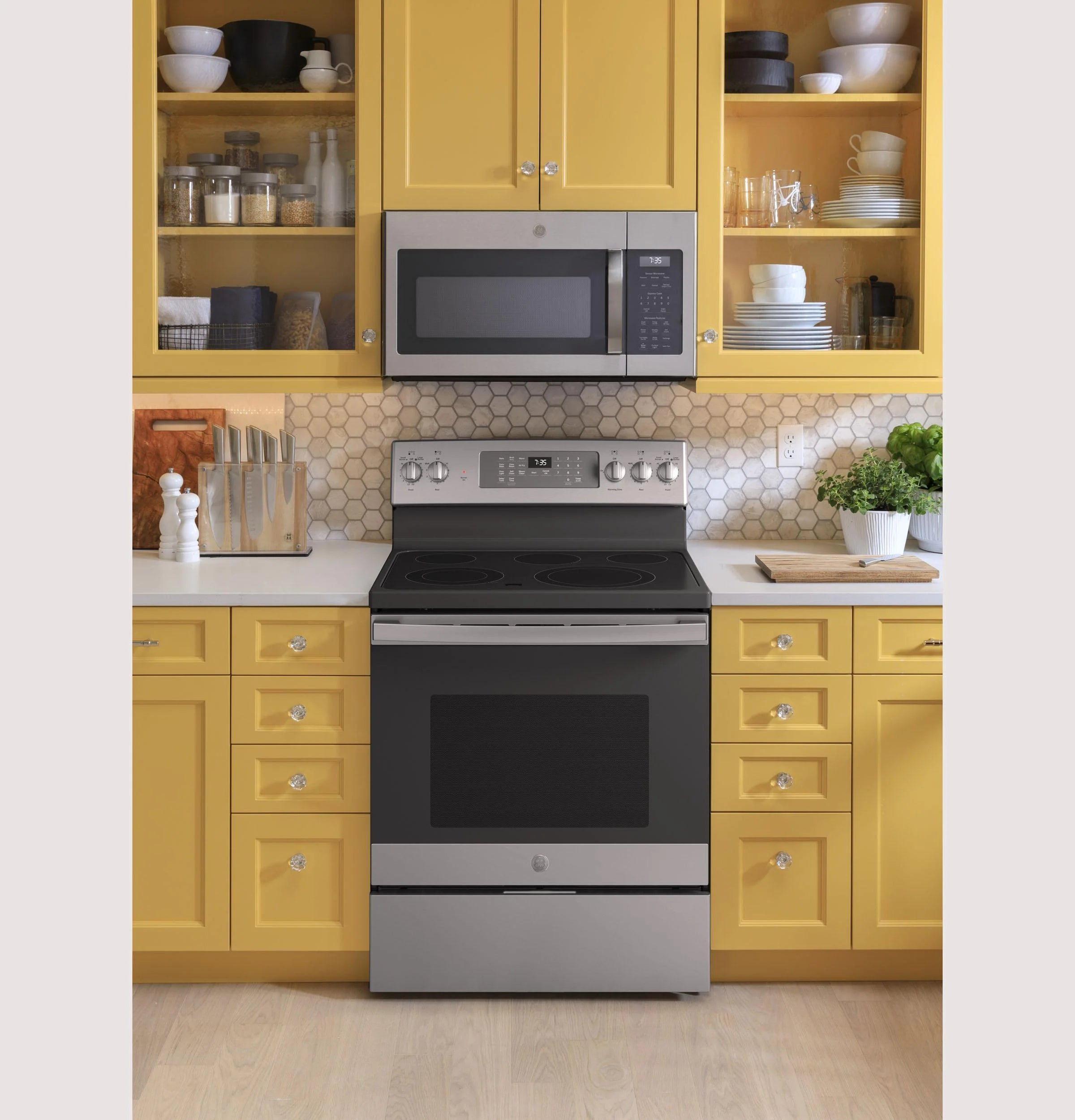 30" Free-Standing Electric Convection Range with Air Fry V18711