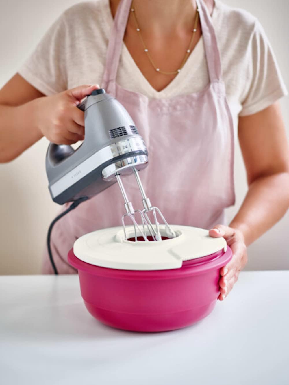 7 Piece Mixing Bowl Set with Lids and Strainer J985