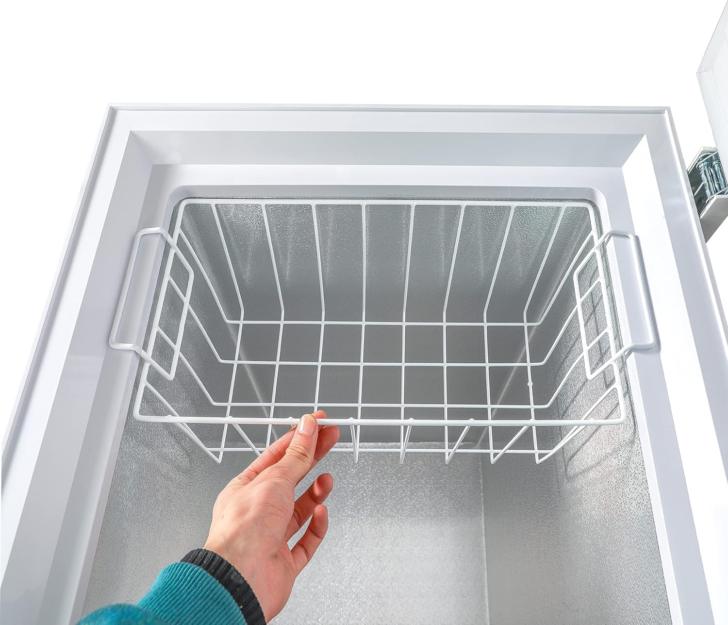 White 7.0 Cu. Ft. Chest Freezer O923212