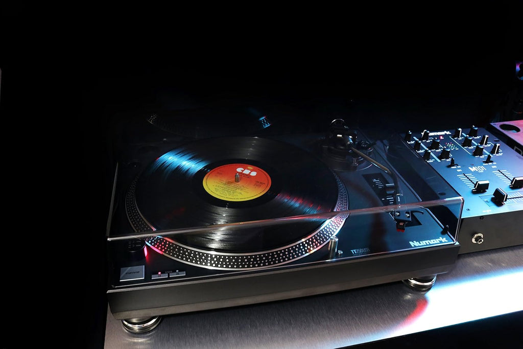 USB DJ Controller with Trigger Pads I600042