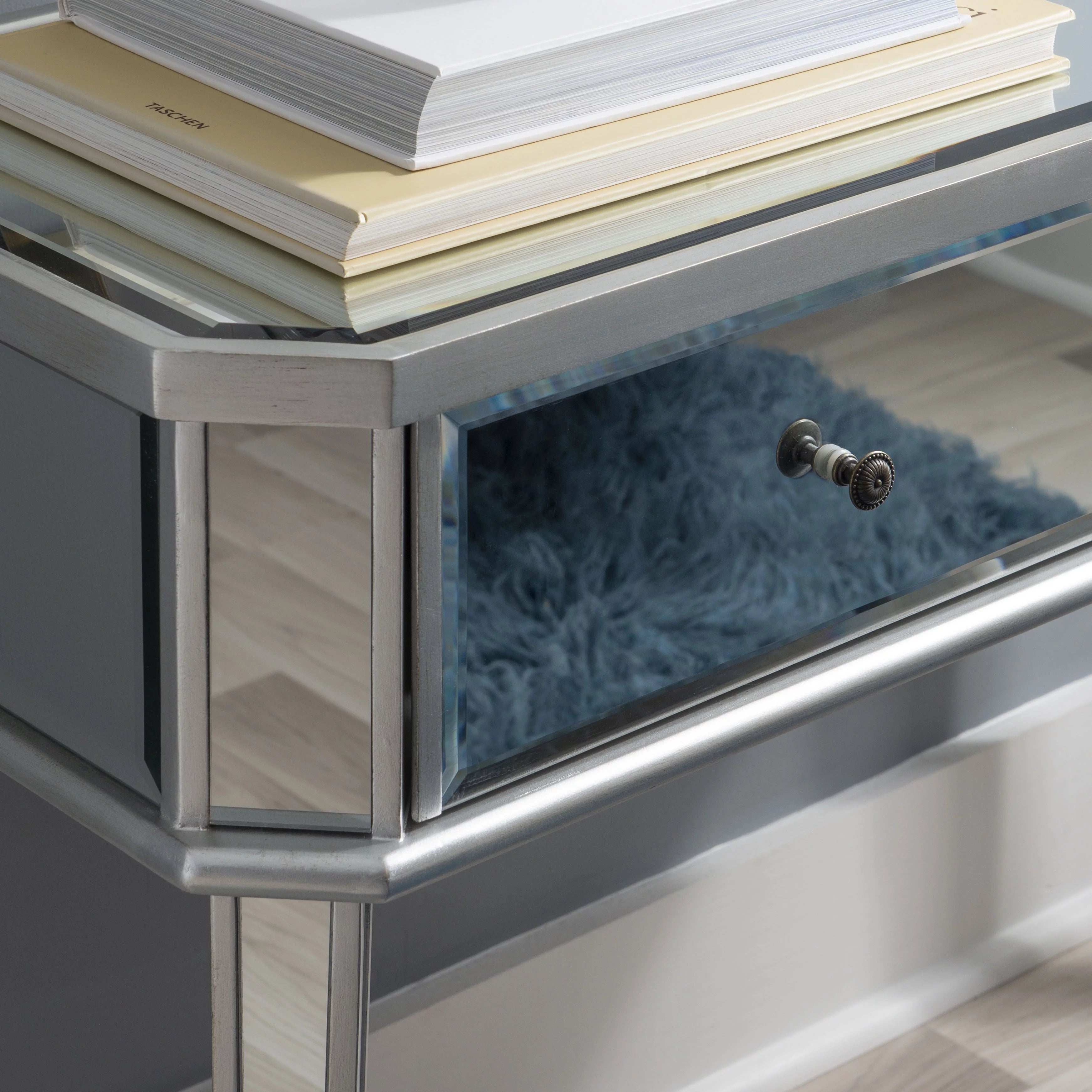 2-Drawer Console Table with Mirrored Surfaces and Silver Wood Q5289