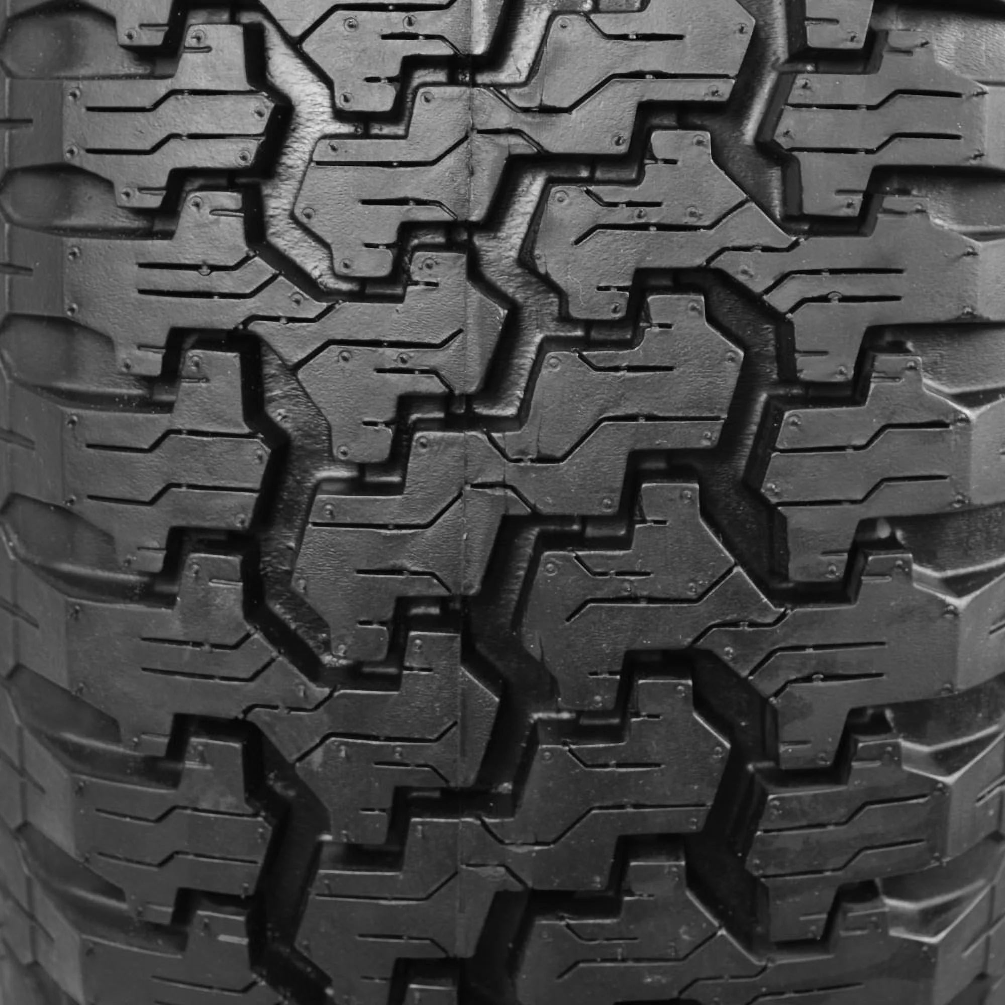 235/75R15 All-Season Tire C773
